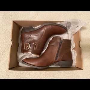 NEW in box B.O.C. Cloud Brown (Coffee) Ankle Boot (7M) Euro 38